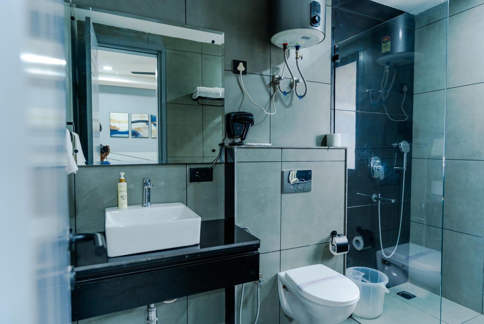 Bedchambers Luxury Apartment Near Golf Course Road Gurgaon Exterior foto