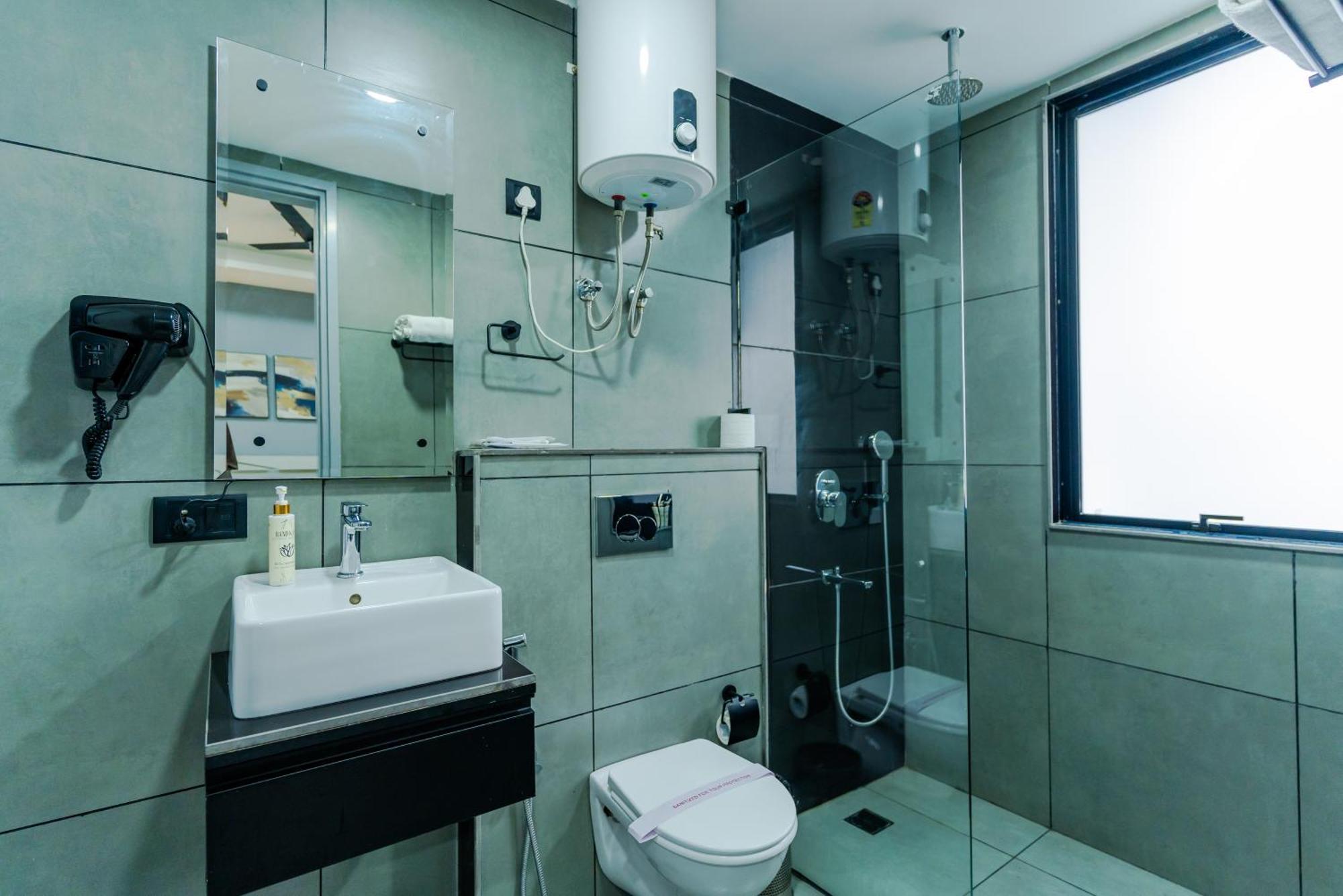 Bedchambers Luxury Apartment Near Golf Course Road Gurgaon Exterior foto